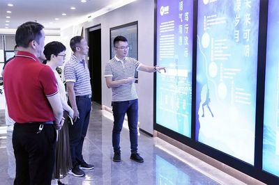 政企互聯(lián)聚合力,杭州市經(jīng)信局曹勇前領(lǐng)導(dǎo)一行蒞臨南德考察指導(dǎo)